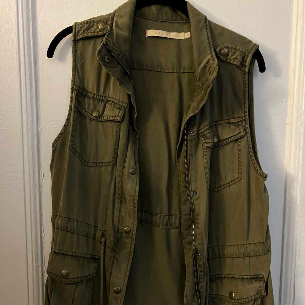 Arm green vest, perfect for fall